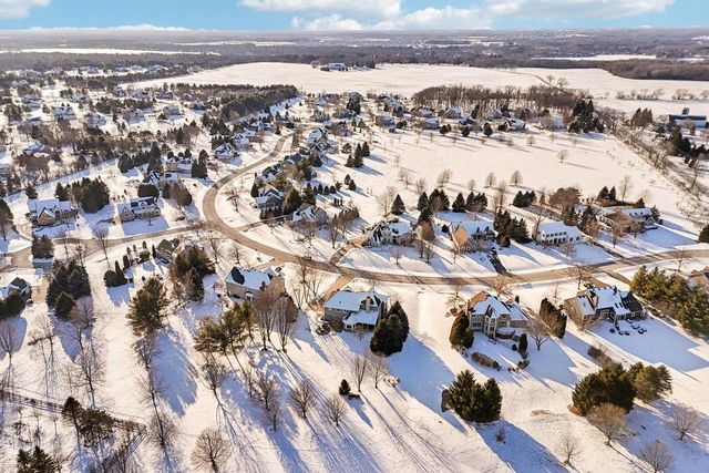 W331N3460 Maplewood ROAD, Nashotah, WI 53058