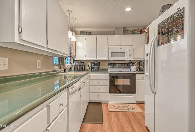 2001 Indian Ridge Road, Johnson City, TN 37604