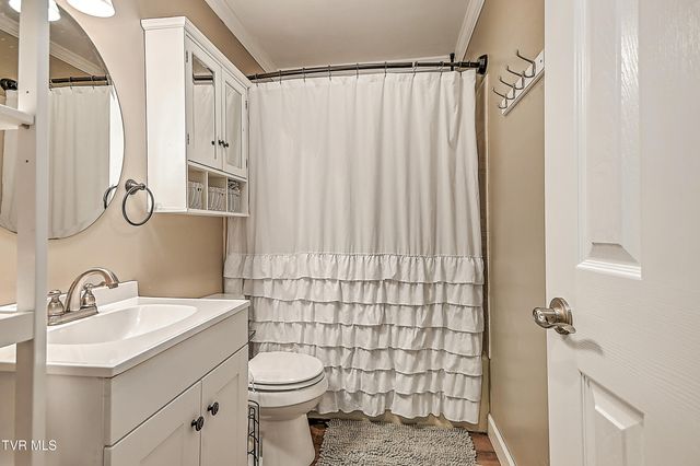 2001 Indian Ridge Road, Johnson City, TN 37604