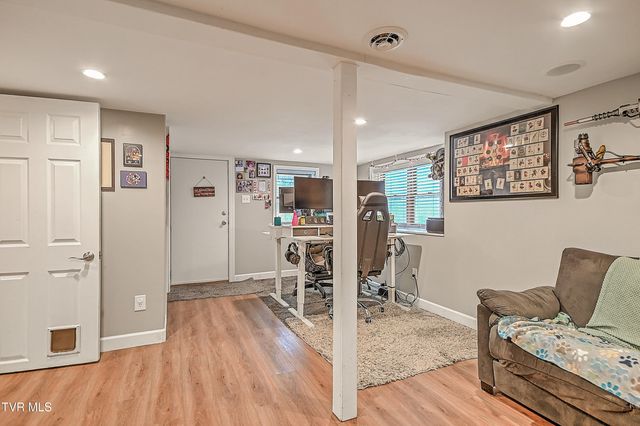 2001 Indian Ridge Road, Johnson City, TN 37604