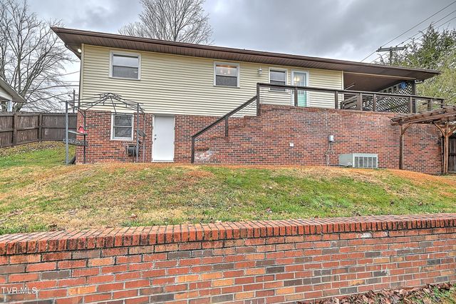 2001 Indian Ridge Road, Johnson City, TN 37604