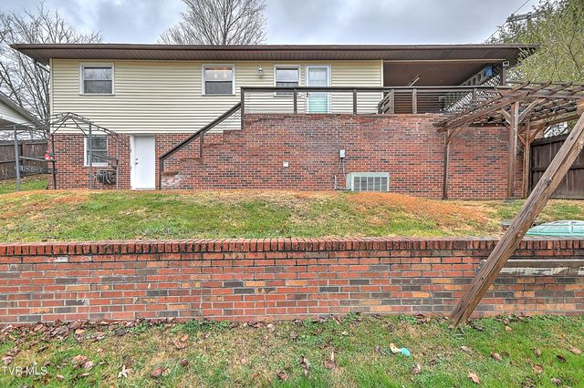 2001 Indian Ridge Road, Johnson City, TN 37604