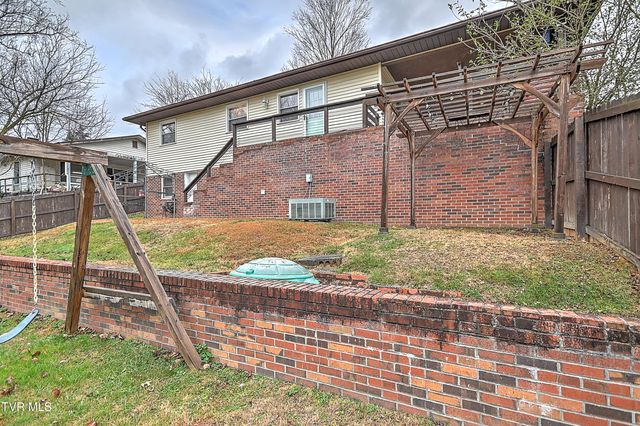 2001 Indian Ridge Road, Johnson City, TN 37604