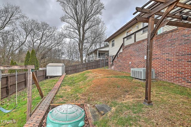 2001 Indian Ridge Road, Johnson City, TN 37604