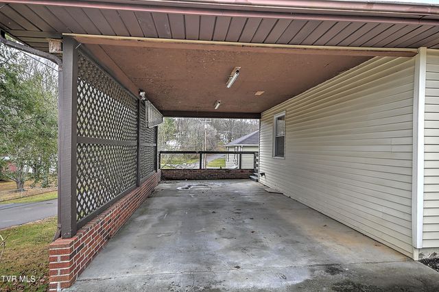 2001 Indian Ridge Road, Johnson City, TN 37604