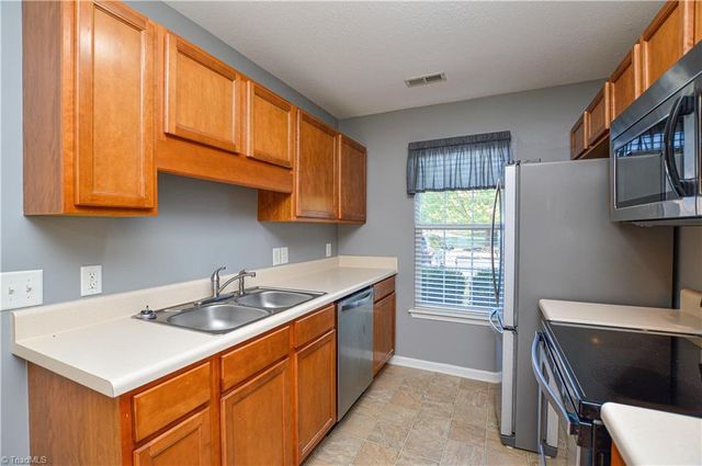 3249 Hyde Place Circle, Winston-salem, NC 27103