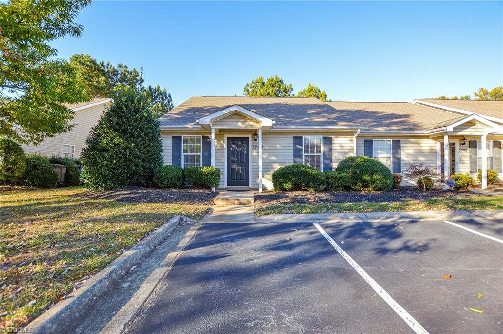 3249 Hyde Place Circle, Winston-salem, NC 27103