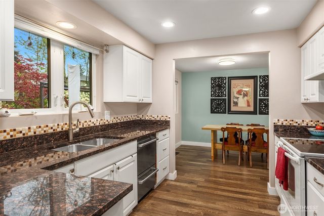 8442 NE 141st Street, Kirkland, WA 98034