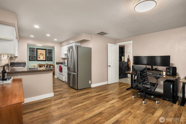 8442 NE 141st Street, Kirkland, WA 98034