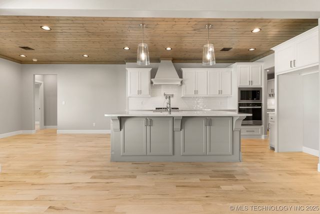 1507 Cedarwood Drive, Claremore, OK 74017