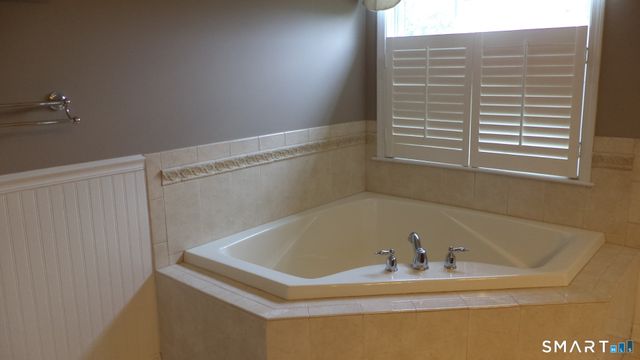 8 Sampson Terrace 8, Danbury, CT 06810