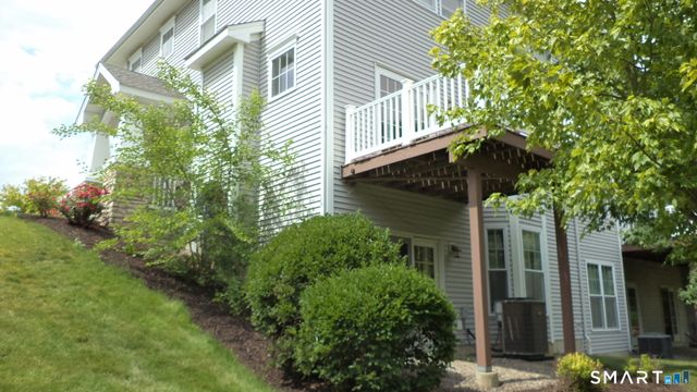 8 Sampson Terrace 8, Danbury, CT 06810