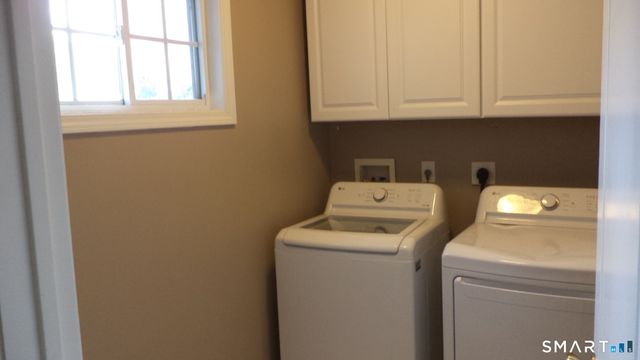 8 Sampson Terrace 8, Danbury, CT 06810