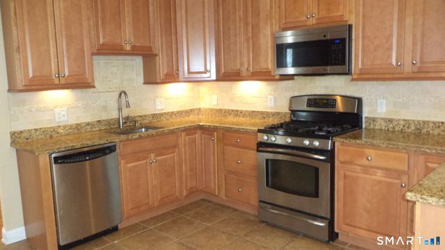 8 Sampson Terrace 8, Danbury, CT 06810