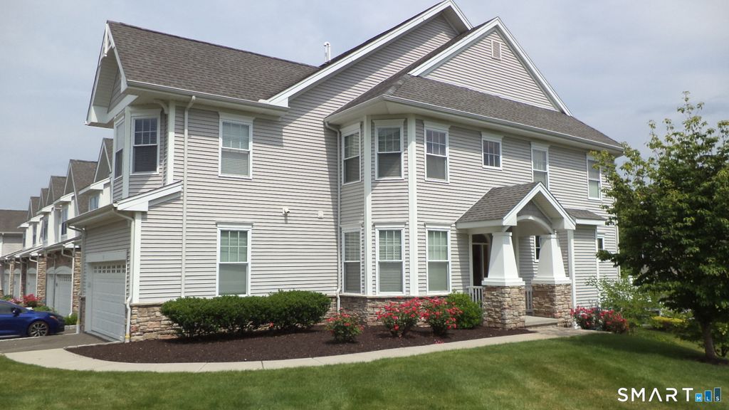 8 Sampson Terrace 8, Danbury, CT 06810