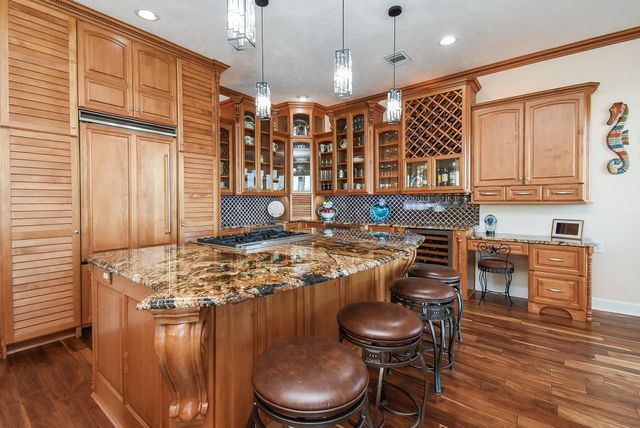 313 Harborside Circle, Kemah, TX 77565