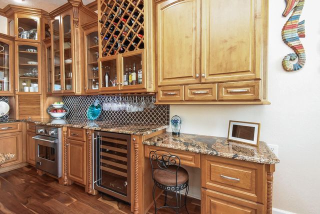 313 Harborside Circle, Kemah, TX 77565