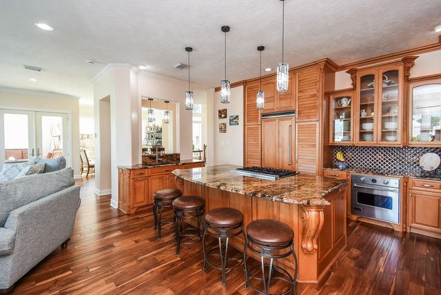 313 Harborside Circle, Kemah, TX 77565