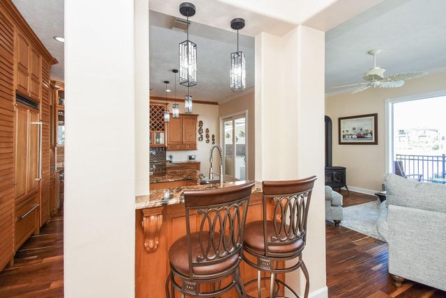 313 Harborside Circle, Kemah, TX 77565