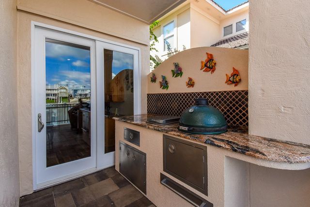 313 Harborside Circle, Kemah, TX 77565