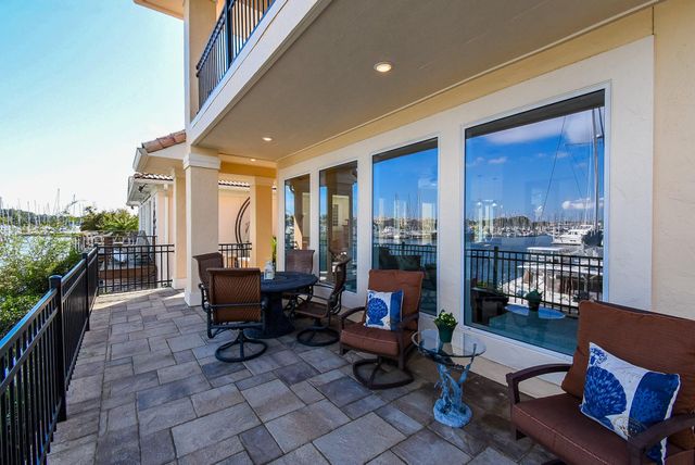 313 Harborside Circle, Kemah, TX 77565