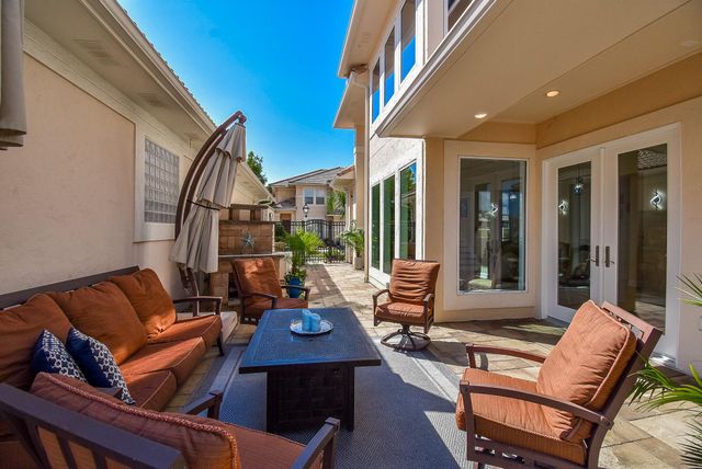 313 Harborside Circle, Kemah, TX 77565