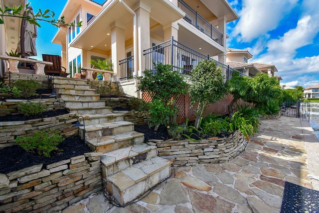 313 Harborside Circle, Kemah, TX 77565