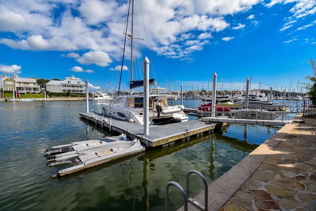 313 Harborside Circle, Kemah, TX 77565