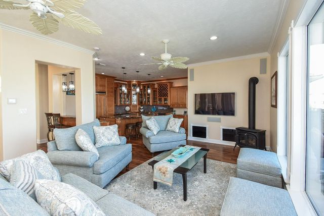 313 Harborside Circle, Kemah, TX 77565