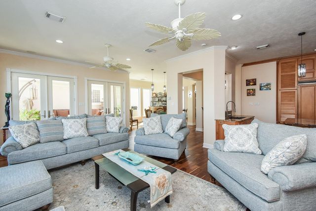 313 Harborside Circle, Kemah, TX 77565