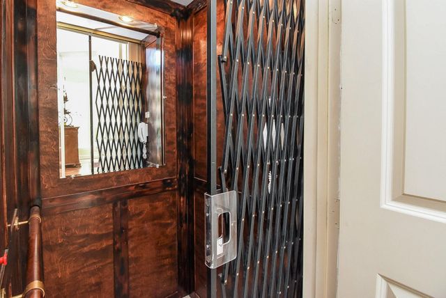 313 Harborside Circle, Kemah, TX 77565