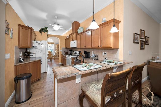 8202 WILD OAKS CIRCLE, Largo, FL 33773