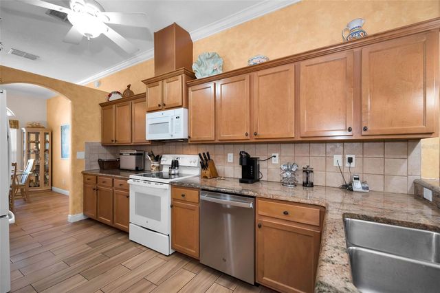 8202 WILD OAKS CIRCLE, Largo, FL 33773