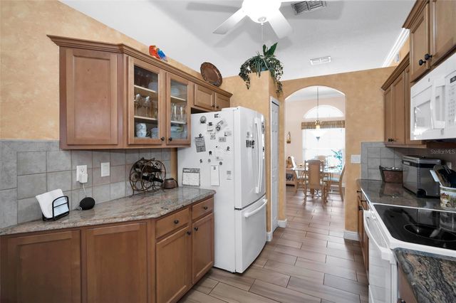8202 WILD OAKS CIRCLE, Largo, FL 33773