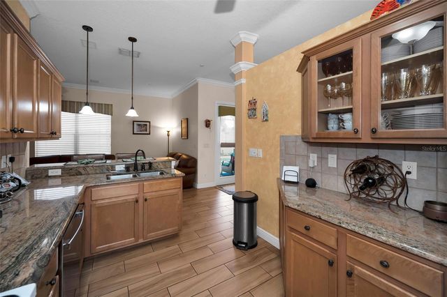 8202 WILD OAKS CIRCLE, Largo, FL 33773