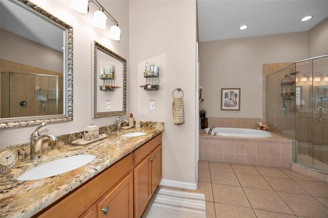 8202 WILD OAKS CIRCLE, Largo, FL 33773