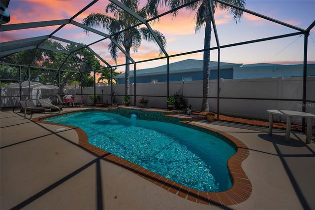 8202 WILD OAKS CIRCLE, Largo, FL 33773