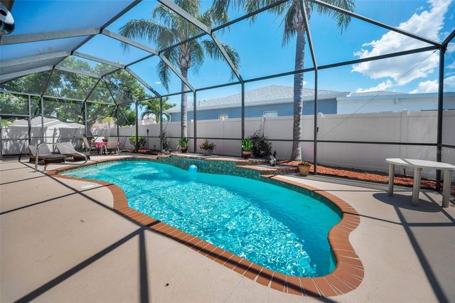 8202 WILD OAKS CIRCLE, Largo, FL 33773