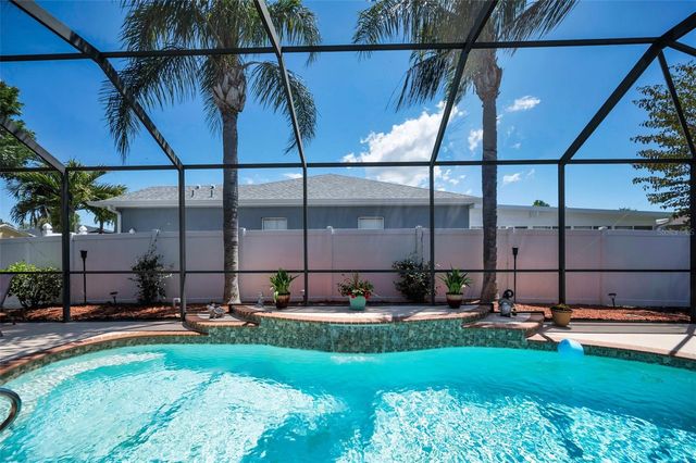 8202 WILD OAKS CIRCLE, Largo, FL 33773