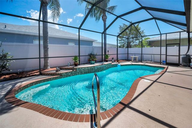 8202 WILD OAKS CIRCLE, Largo, FL 33773