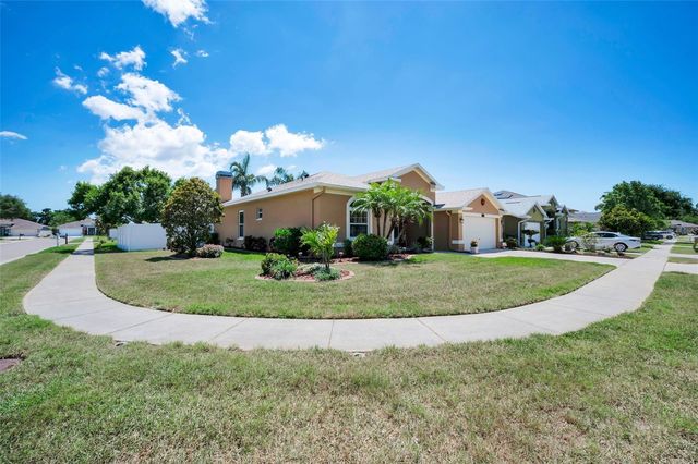 8202 WILD OAKS CIRCLE, Largo, FL 33773