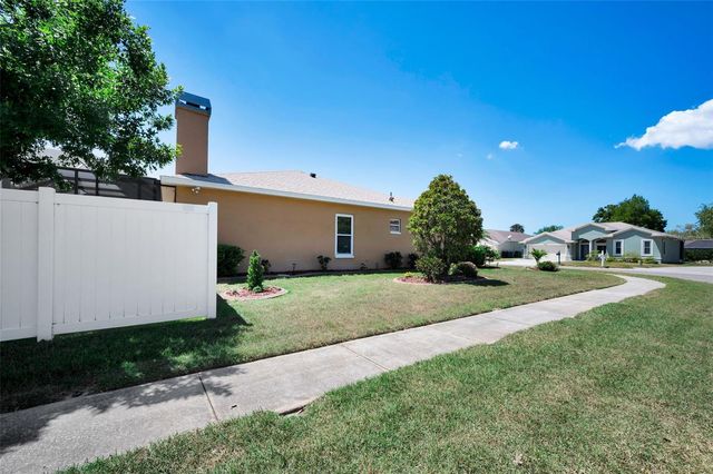 8202 WILD OAKS CIRCLE, Largo, FL 33773