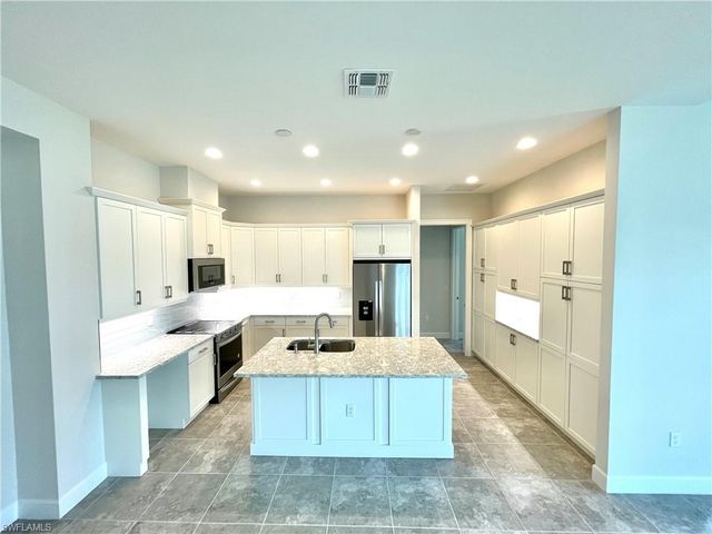 6361 Arriba AVE, Naples, FL 34113