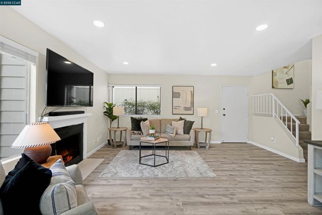 303 Atlas Dr 7, Hercules, CA 94547