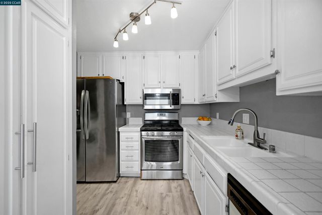 303 Atlas Dr 7, Hercules, CA 94547