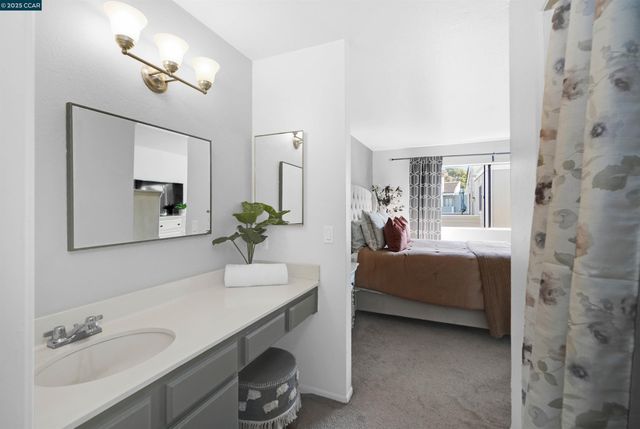 303 Atlas Dr 7, Hercules, CA 94547