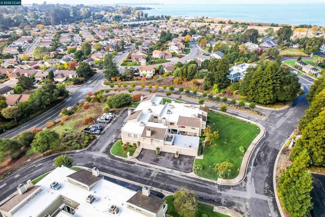 303 Atlas Dr 7, Hercules, CA 94547