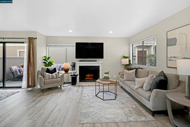 303 Atlas Dr 7, Hercules, CA 94547