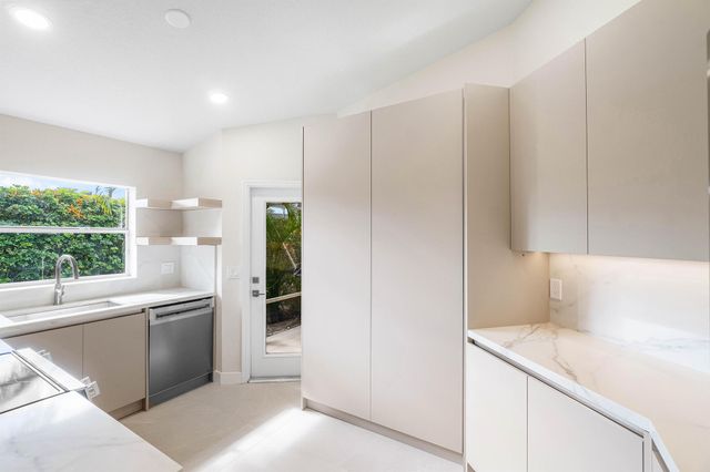 6170 Lake Hibiscus Drive, Delray Beach, FL 33484