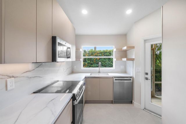 6170 Lake Hibiscus Drive, Delray Beach, FL 33484